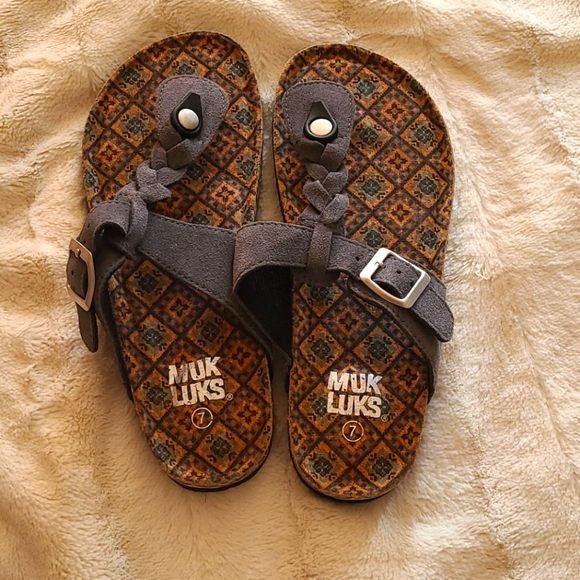 Muk Luks Shoes - NWOT Muk Luks sandals in gray. Size 7.